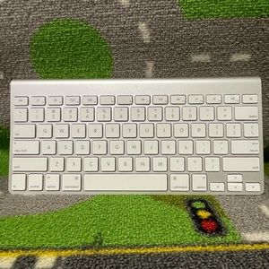 Bluetooth Wireless Apple Keyboard